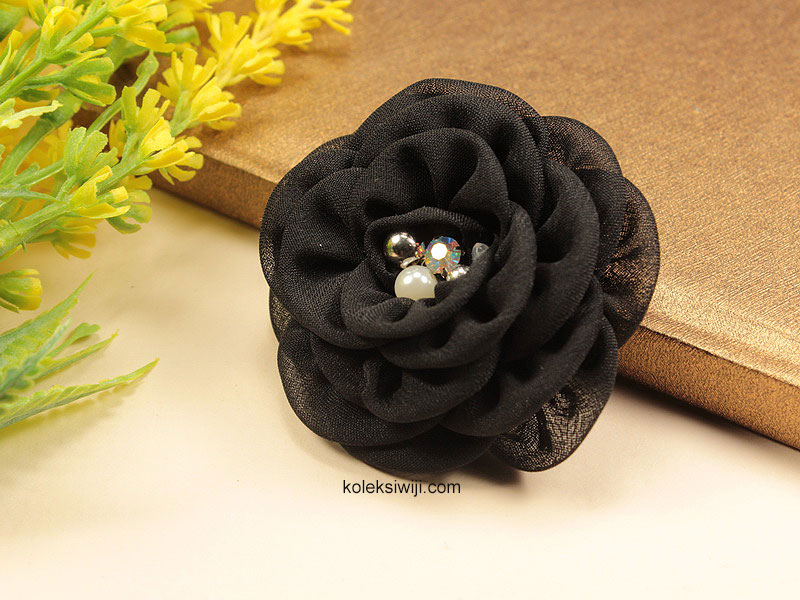 Alinea Black Flower Brooch-05