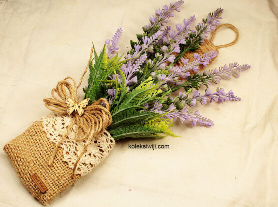 Bunga Pajangan Dinding Lavender